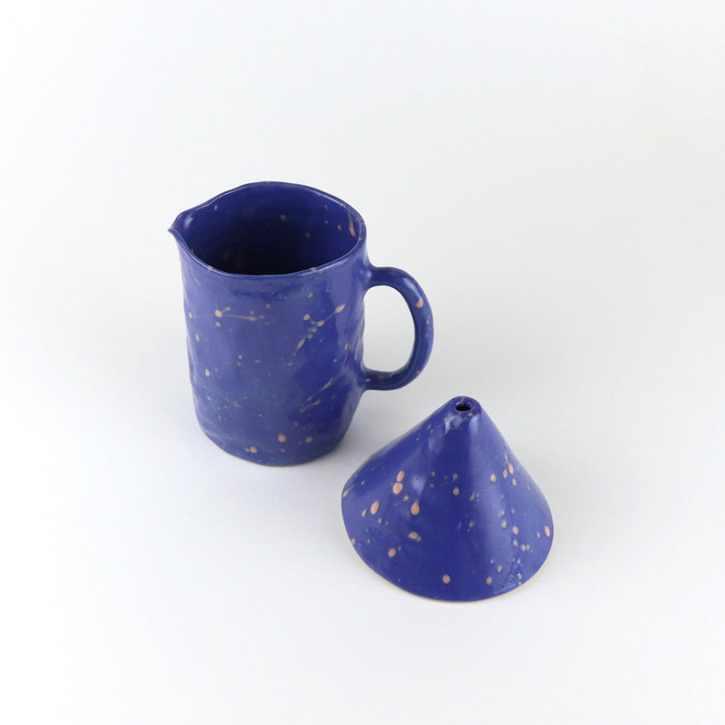 Ceramic coffee drip in blue with pink speckles, designed in collaboration with Cuemars. Handmade in Warsaw by Siup Studio.