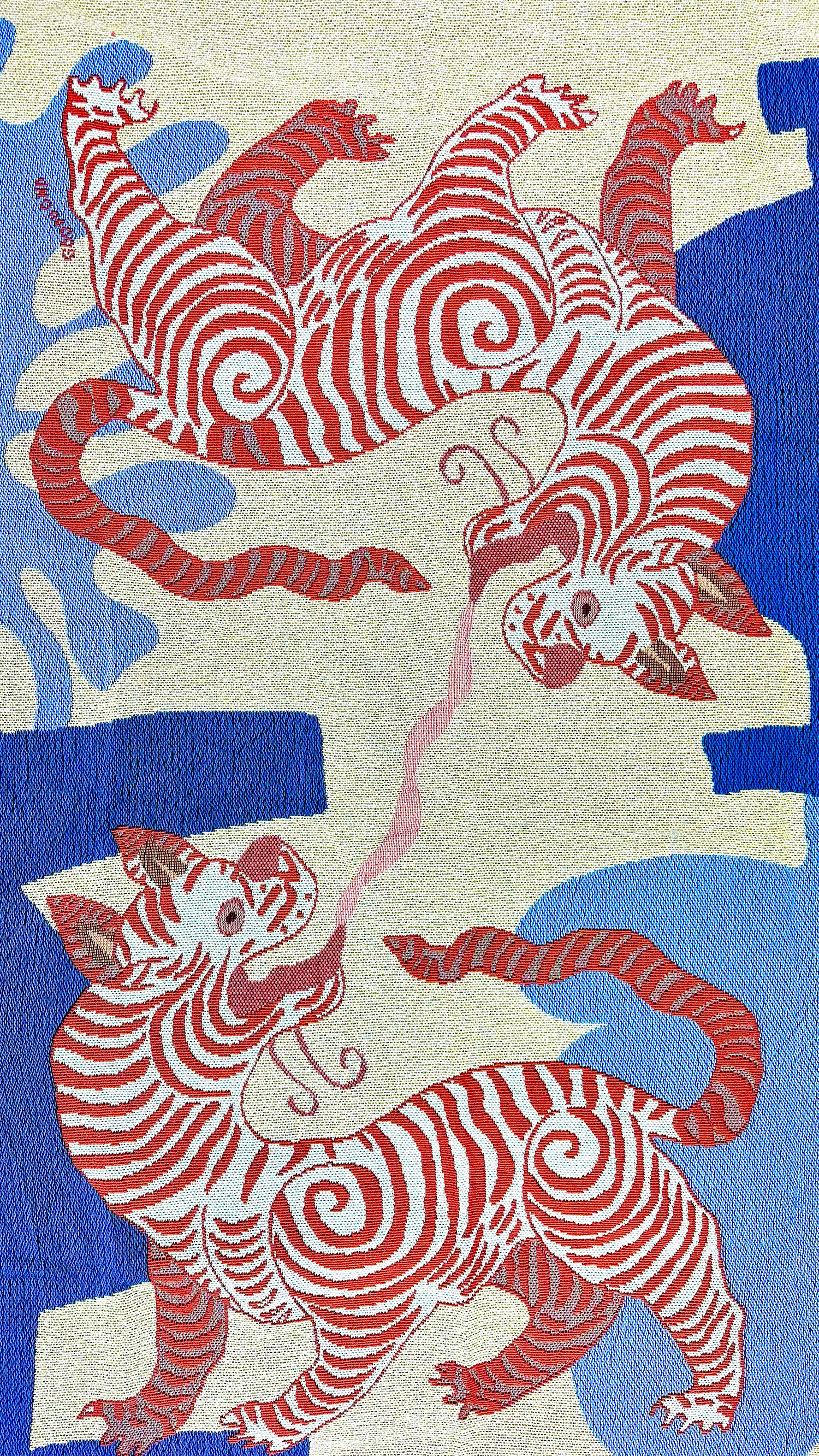 Woven-throw-goodbond-keep-the-mood-up-cuemars