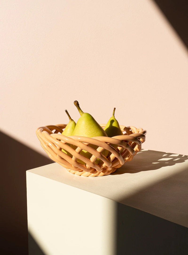 Braided ceramic fruit basket in tangerine by Spanish brand Octaevo, available at www.cuemars.com