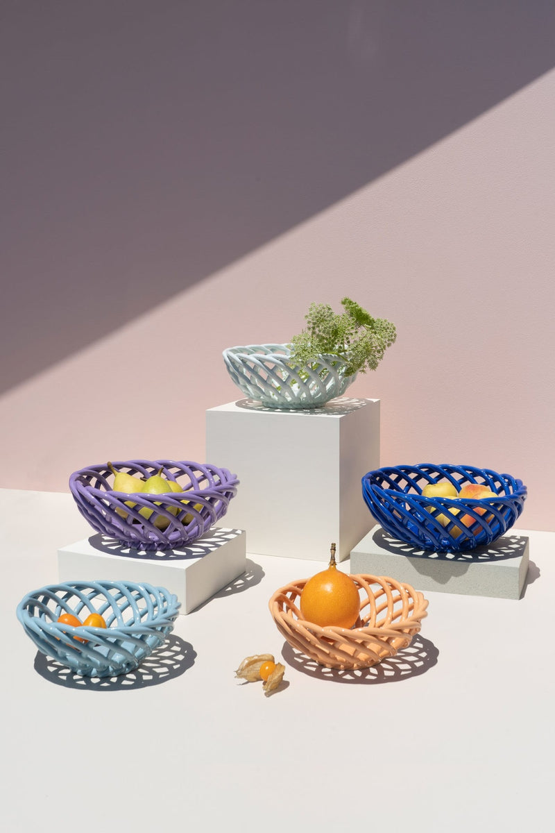Braided ceramic fruit baskets in pastel colours by Spanish brand Octaevo, available at www.cuemars.com