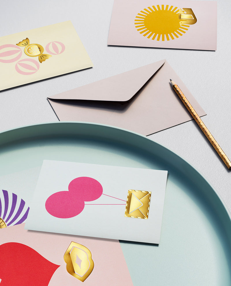 Greeting card with a big bright sun illustration and a metallic bookmark shaped as a bird, by Spanish design studio Octaevo. Available at cuemars.com