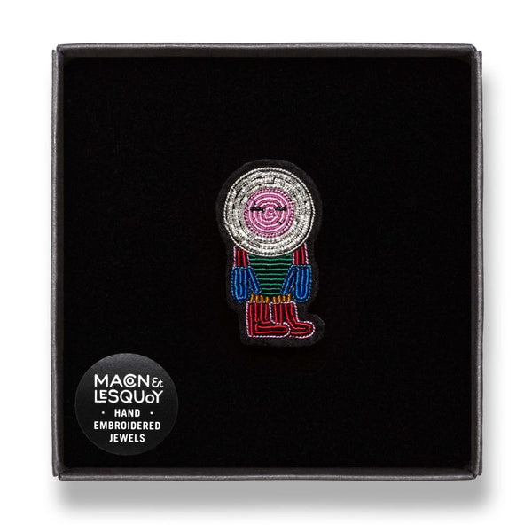 maconetlesquoy-inuit-handmade-brooch