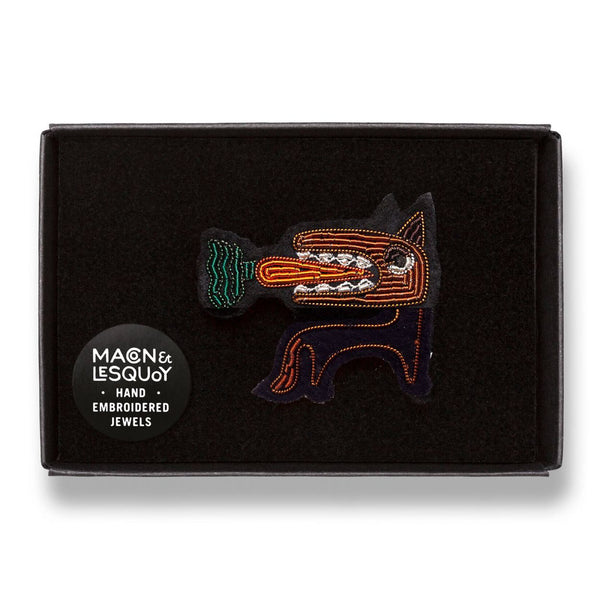 maconetlesquoy-vegan-wolf-handmade-brooch-cuemars
