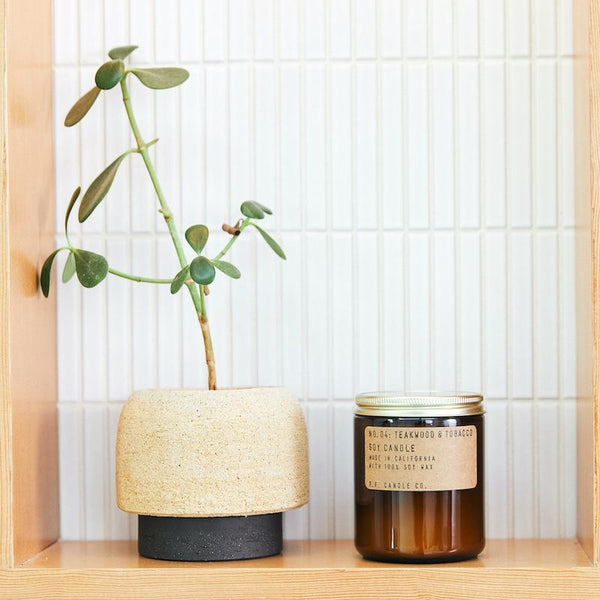 pf-candle-No. 04 - Teakwood-Tobacco-Soy-Candle-cuemars