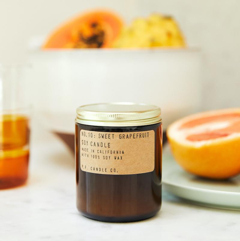 pf-candle-No. 10 - Sweet-Grapefruit-Soy-Candle-cuemars