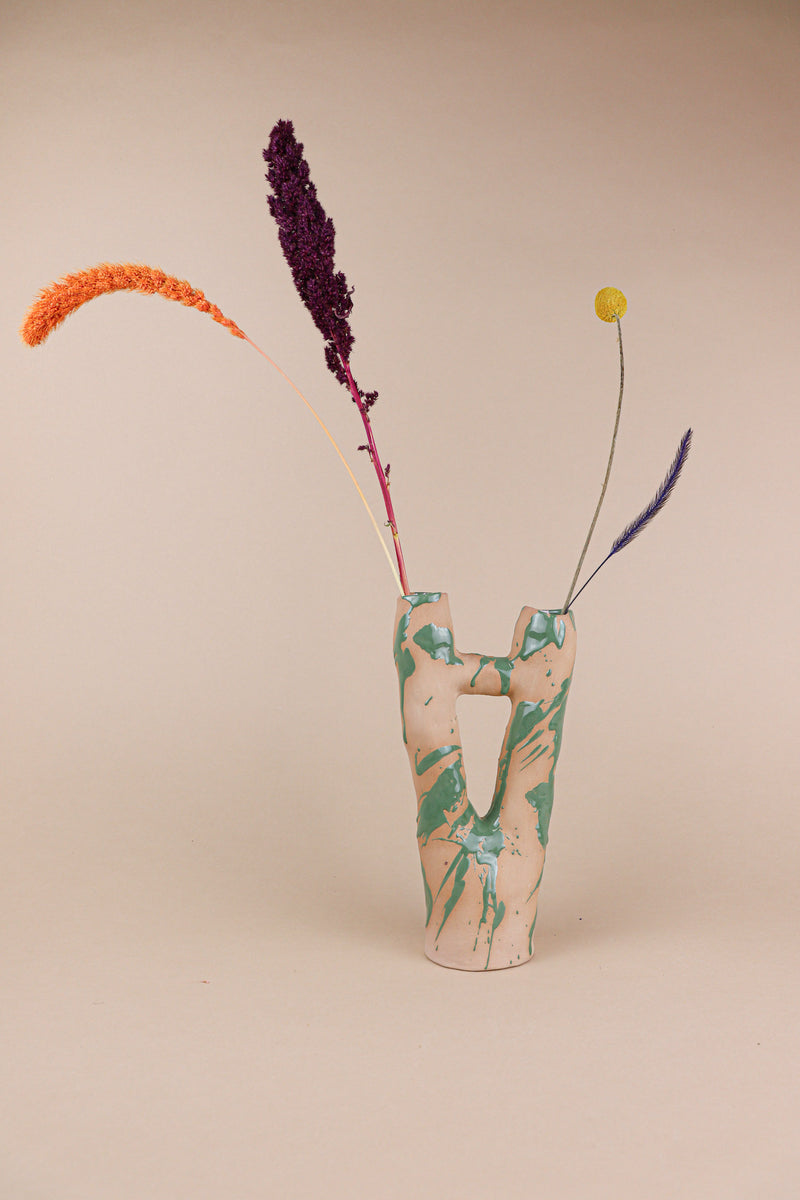 siup-studio-handmade-ceramics-vase-incense-holder-cuemars