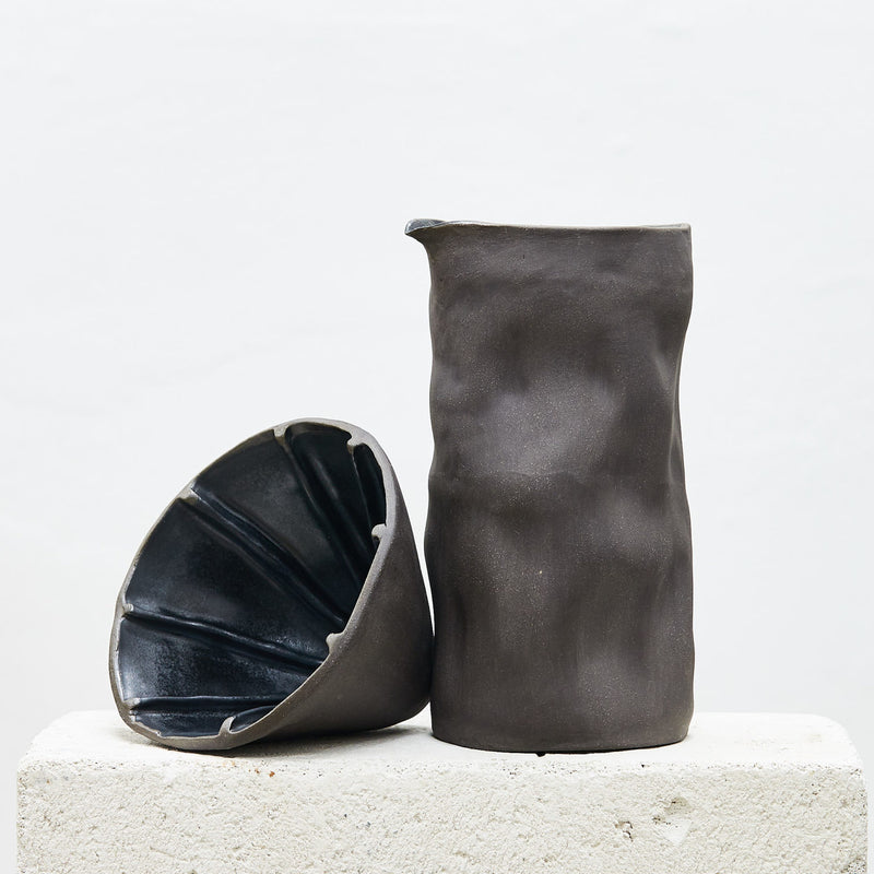 Siup Studio - Handmade ceramic coffee dripper - black wavy - cuemars