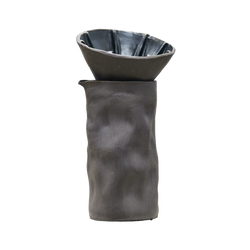 Siup Studio - Handmade ceramic coffee dripper - black wavy - cuemars