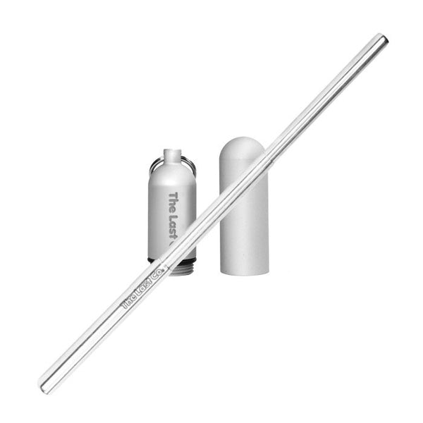 stainless steel reusable straw for cold drinks with a arctic metallic case to transport, by The Last Co. Available at cuemars.com