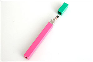 tsubota-slim-stick-lighter-pink-green-cuemars
